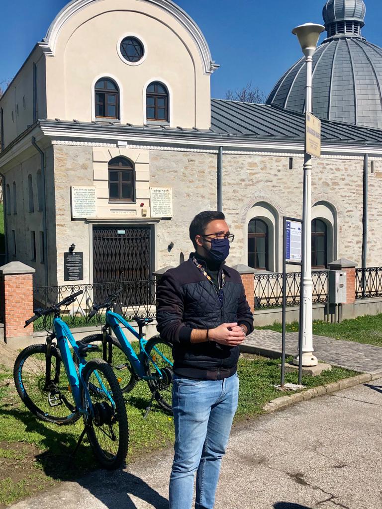 Tur poveștile și legendele Iașului cu biciclete electrice