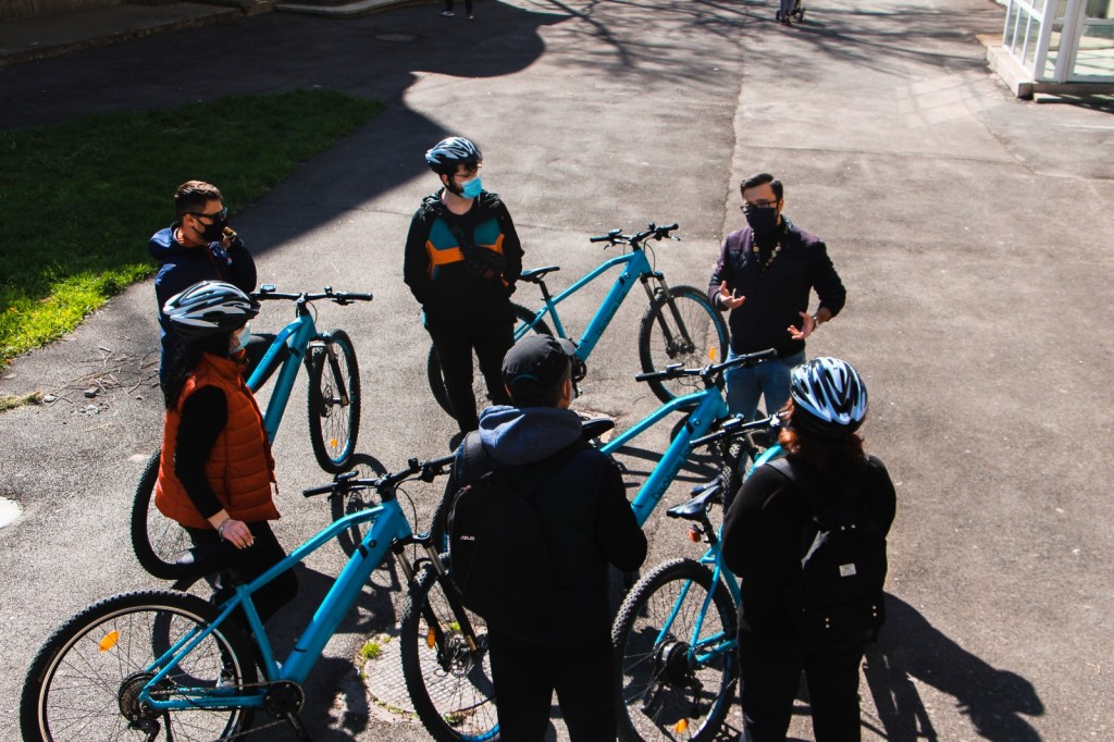 Tur poveștile și legendele Iașului cu biciclete electrice