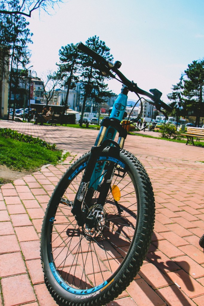 Tur poveștile și legendele Iașului cu biciclete electrice